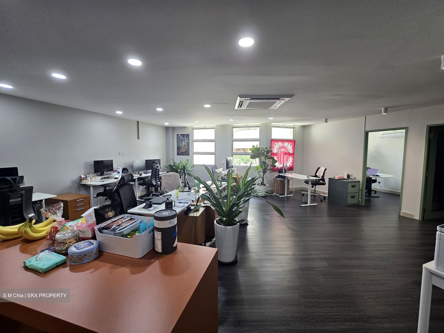Tank Road (D9), Office #572529161